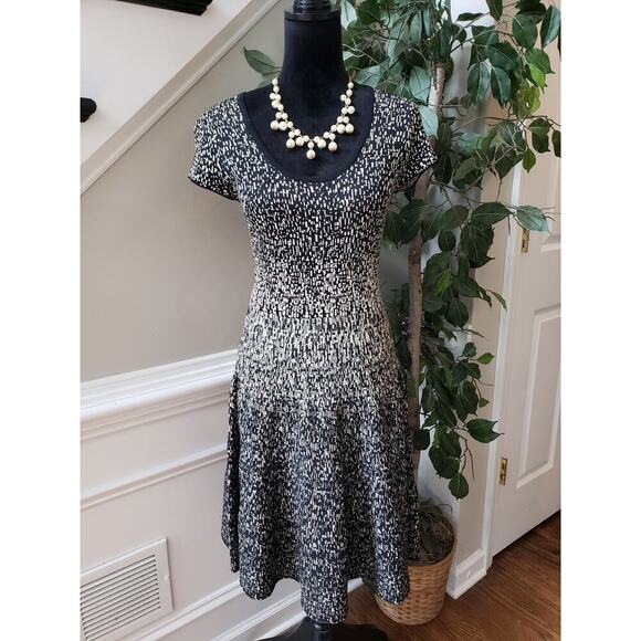 Saks Fifth Avenue Sweater Dress Women's S Black White Geometric Knit Scoop Neck - Picture 1 of 11